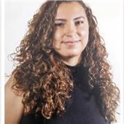 Profesora especializada en Bellas Artes, principalmente en el ámbito de escultura.